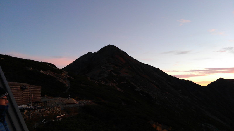 日の出直前の北岳